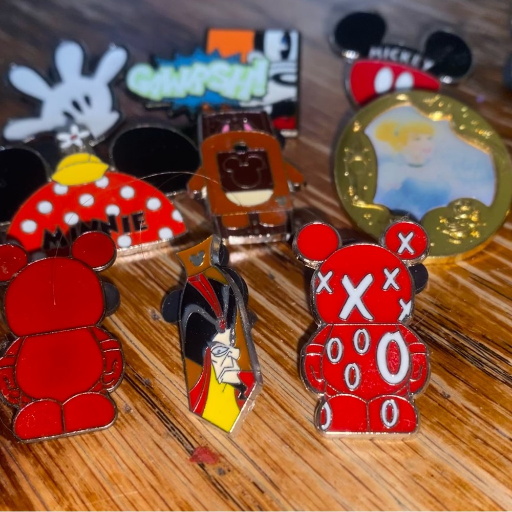 Disney Colorful Character Pin Collection - Picture 4 of 5